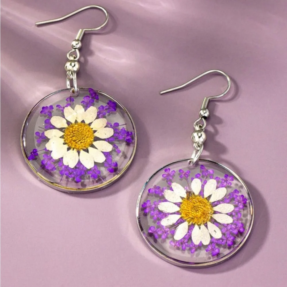 New Handmade Dried and Pressed Flower Resin Disk Earrings - Picture 4 of 17